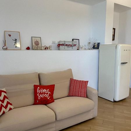 The Shabby House - Charming Seaside Retreat In Central Anzio, Steps From Beach And Train Station Extérieur photo