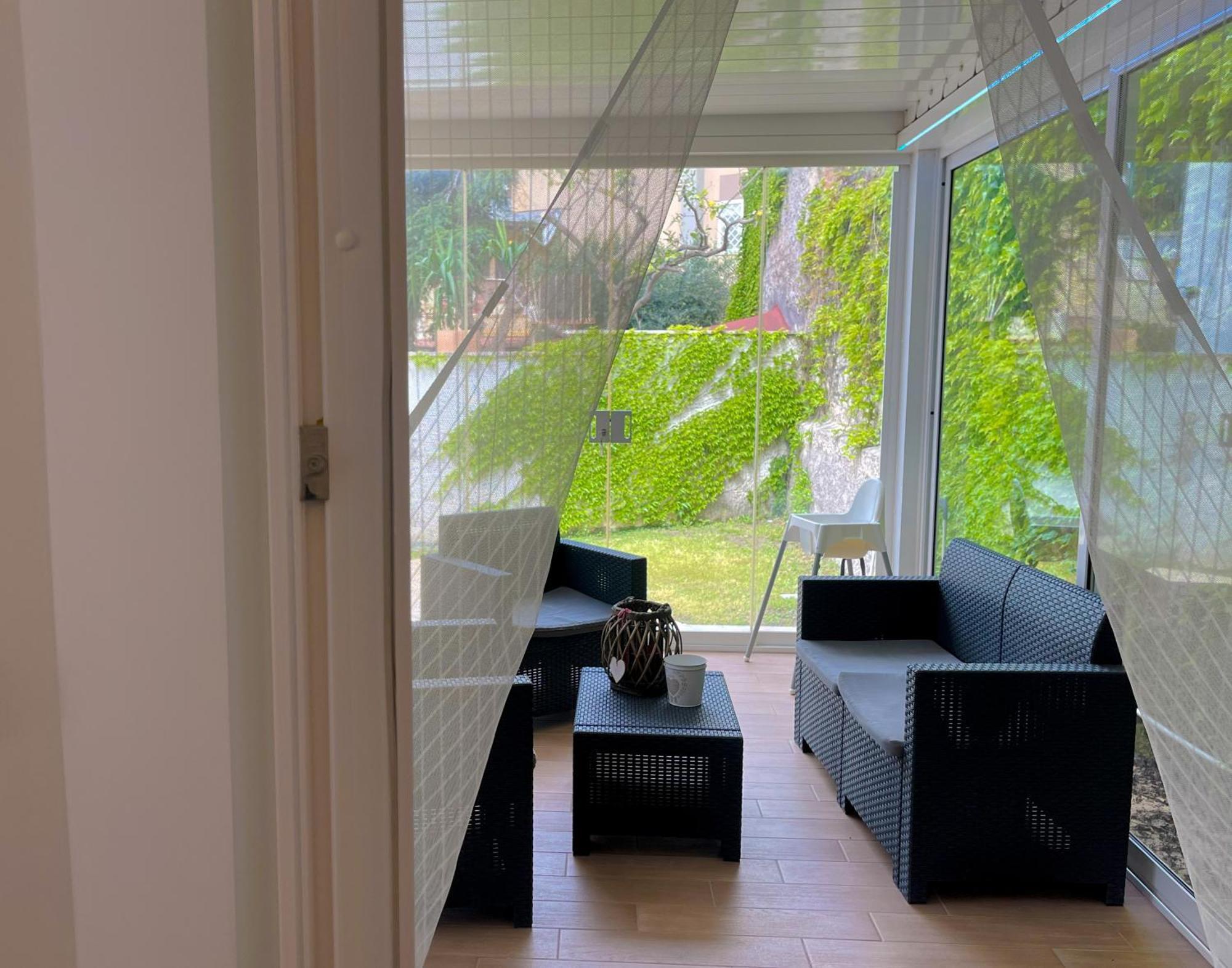 The Shabby House - Charming Seaside Retreat In Central Anzio, Steps From Beach And Train Station Extérieur photo