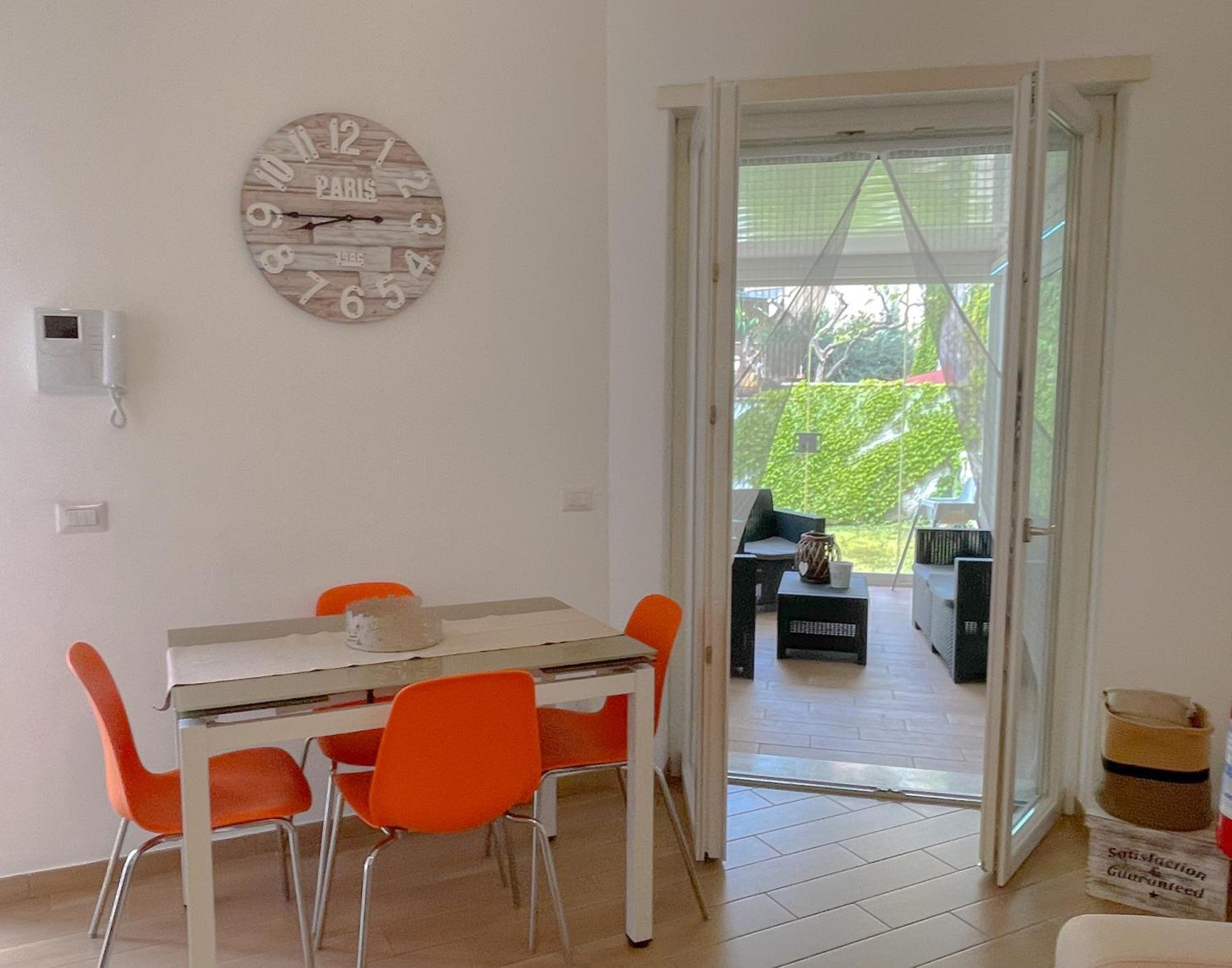 The Shabby House - Charming Seaside Retreat In Central Anzio, Steps From Beach And Train Station Extérieur photo