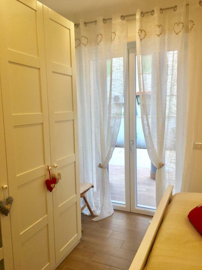 The Shabby House - Charming Seaside Retreat In Central Anzio, Steps From Beach And Train Station Extérieur photo
