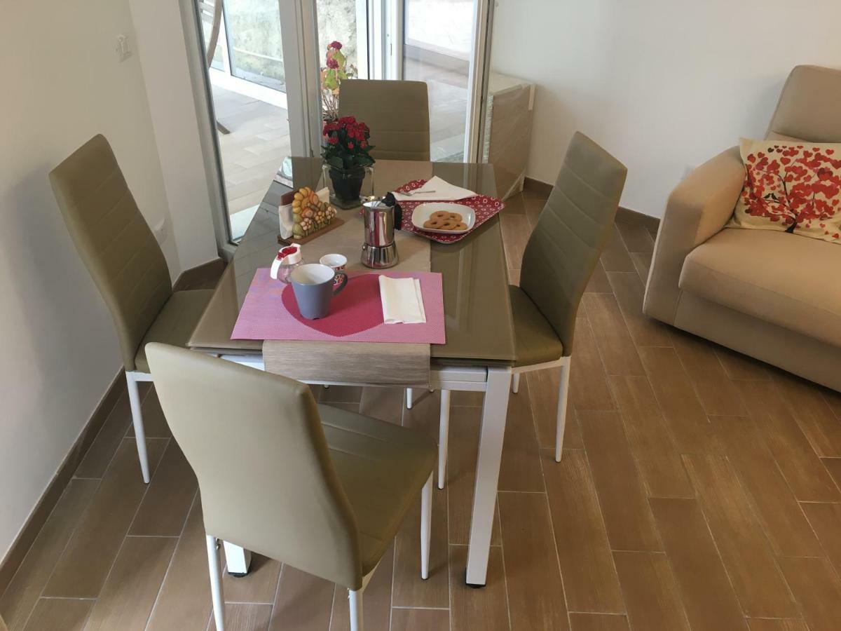 The Shabby House - Charming Seaside Retreat In Central Anzio, Steps From Beach And Train Station Extérieur photo