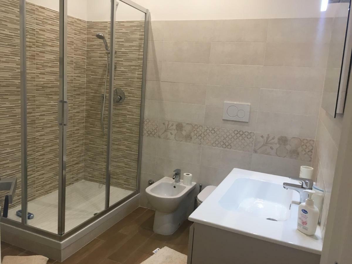 The Shabby House - Charming Seaside Retreat In Central Anzio, Steps From Beach And Train Station Extérieur photo