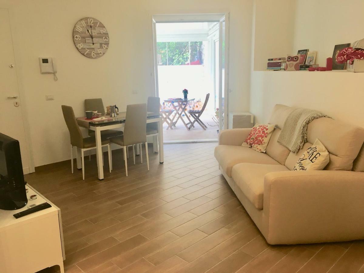 The Shabby House - Charming Seaside Retreat In Central Anzio, Steps From Beach And Train Station Extérieur photo