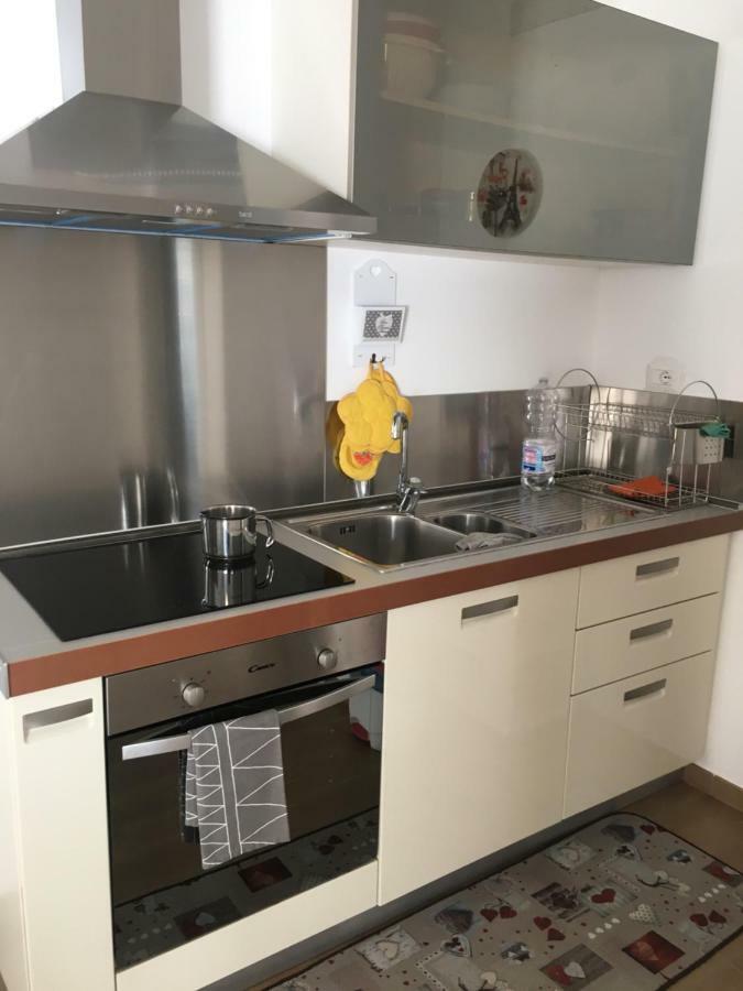 The Shabby House - Charming Seaside Retreat In Central Anzio, Steps From Beach And Train Station Extérieur photo