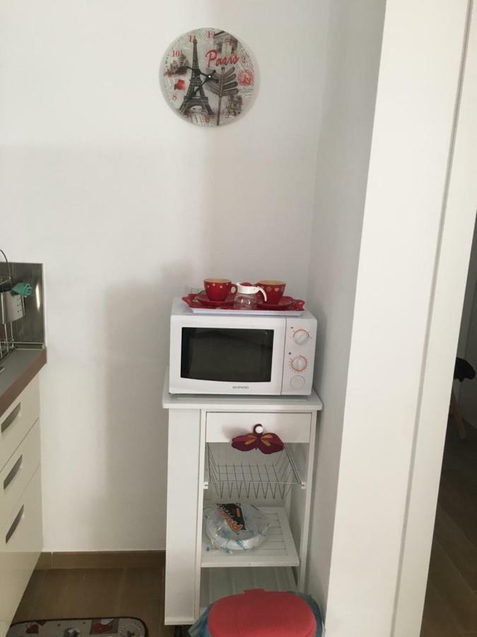 The Shabby House - Charming Seaside Retreat In Central Anzio, Steps From Beach And Train Station Extérieur photo