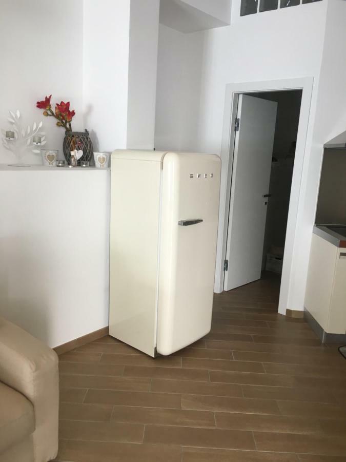 The Shabby House - Charming Seaside Retreat In Central Anzio, Steps From Beach And Train Station Extérieur photo